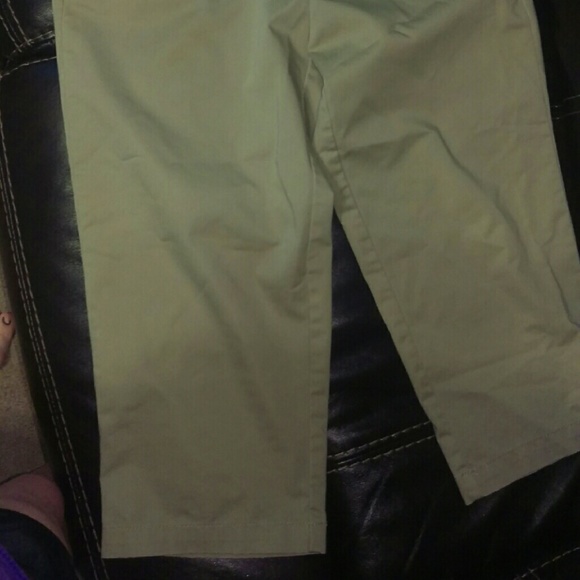Dockers size 10 capris - Picture 2 of 2