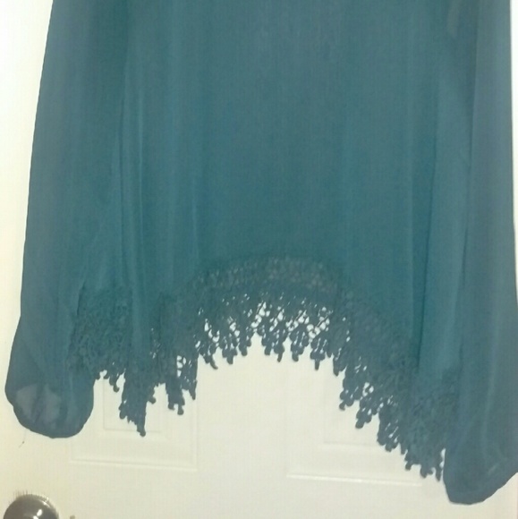 Maurice's medium sheer green top - Picture 2 of 2