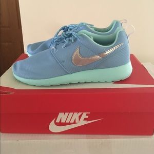 Women's Baby Blue Nike Roshes