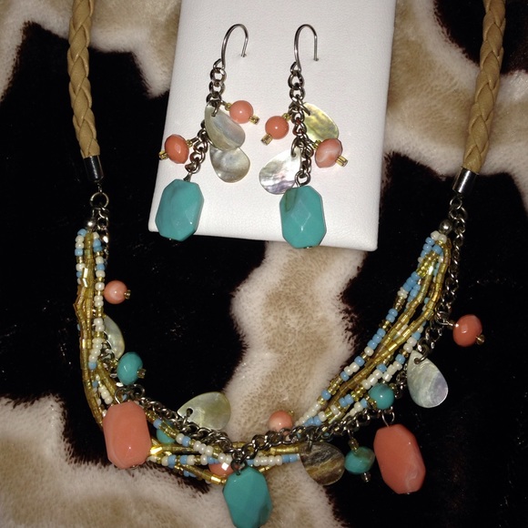 SOLD!! Beautiful necklace and erring set - Picture 2 of 4