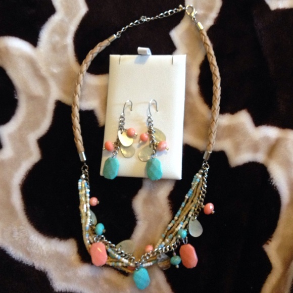 SOLD!! Beautiful necklace and erring set - Picture 3 of 4