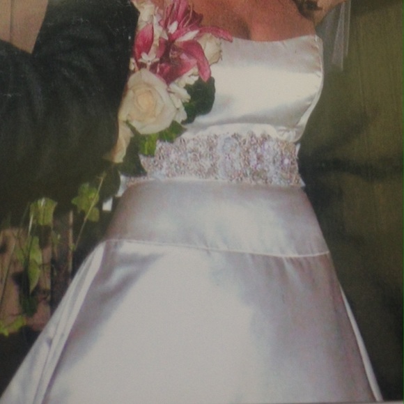 ๐2x Host Pick!๐ Lazaro silk wedding gown LZ3761 w/beaded sash belt - Picture 8 of 16