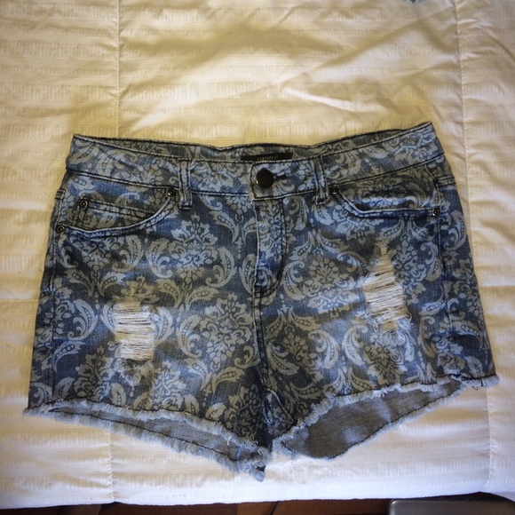 Mid-rise jean shorts