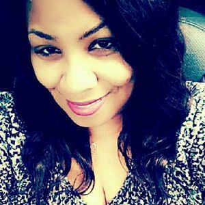 Meet your Posher, Mona