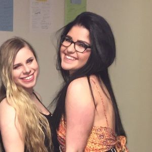 Meet your Posher, Joya