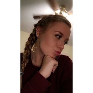 Meet your Posher, Alexandra