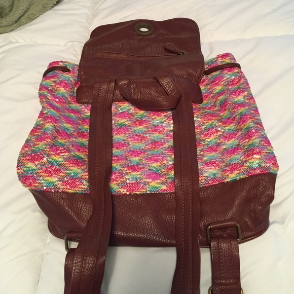 Beaded backpack - Picture 4 of 4