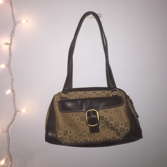 Leather handbag with buckle