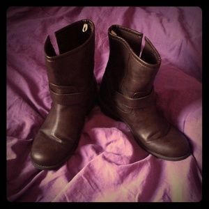 Beautiful deep brown boots