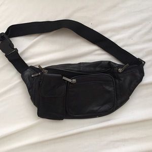 Black fanny pack
