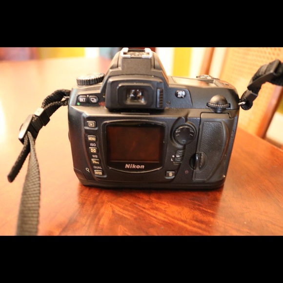 Nikon D70 Camera - Picture 2 of 3