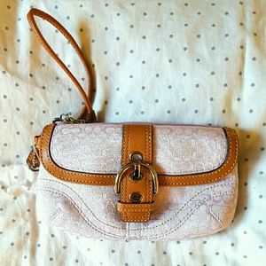 Beautiful Coach wristlet