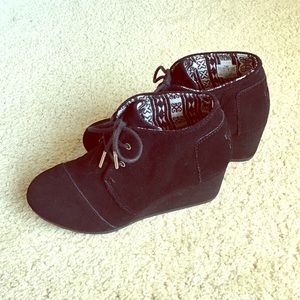 Brand New Never Worn Toms Wedges