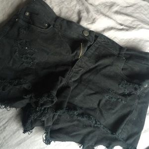 Hi-waisted shorts