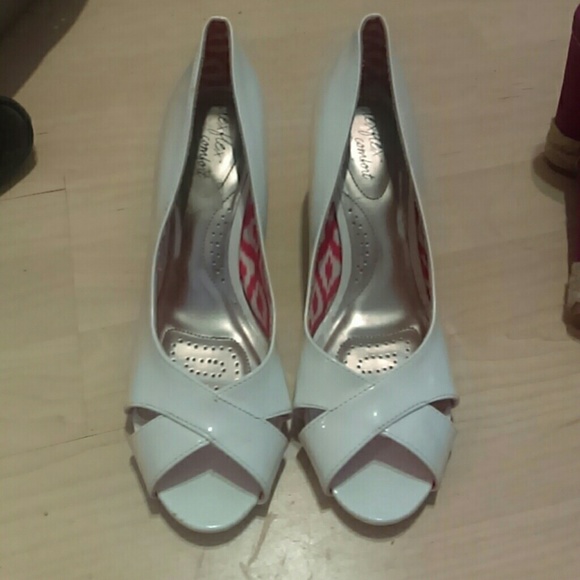 White wedges