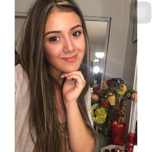 Meet your Posher, Alejandra