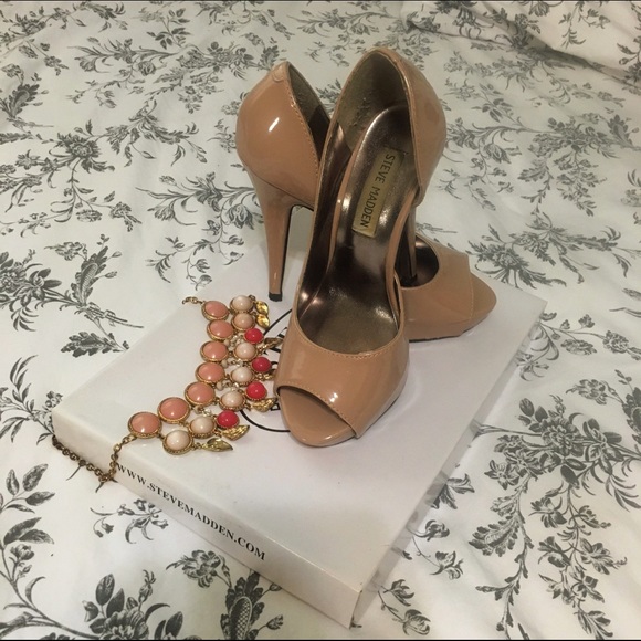 Steve Madden Peeptoes