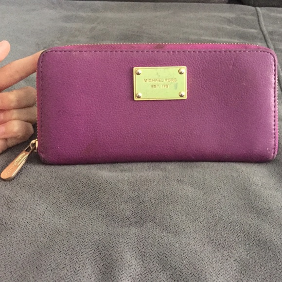 Michael Kors wallet// authentic