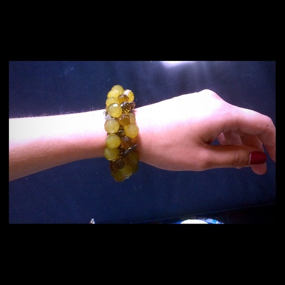 Chunky green beaded fashion bracelet 💚 - Picture 1 of 3