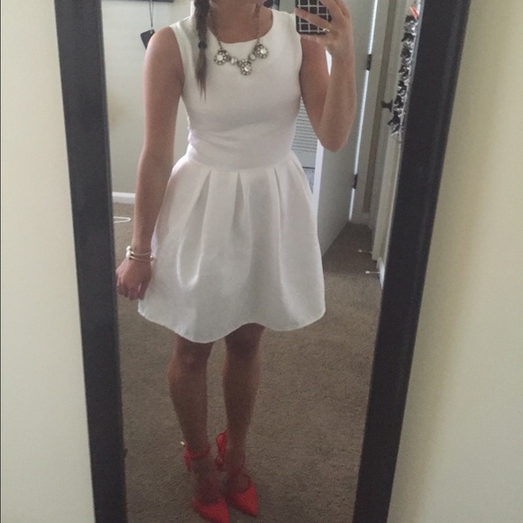 🚫SOLD🚫Jacquard White Dress - Picture 4 of 4
