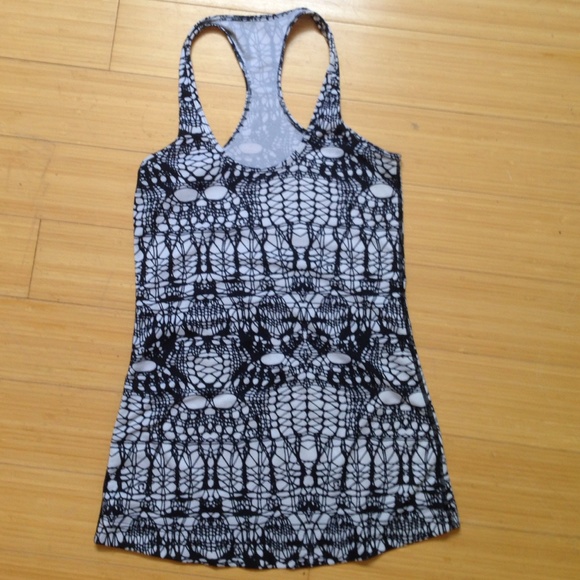 Lululemon CRB Size 4 Glacier Lace