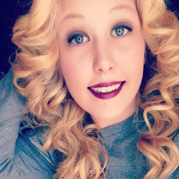 Meet your Posher, Brooke - Picture 1 of 1