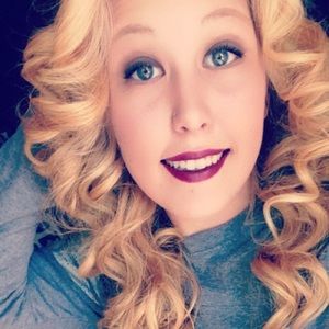 Meet your Posher, Brooke