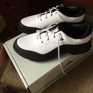 Golf shoes