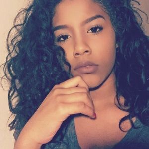 Meet your Posher, Taryn