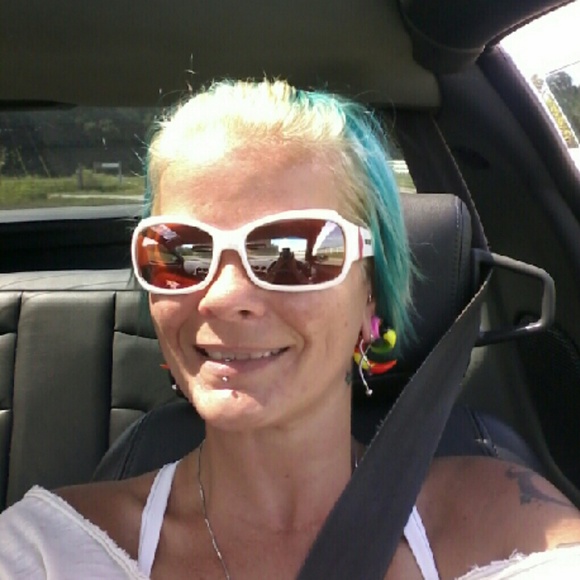 Born October 4 1977 NEW to posh.. - Picture 4 of 4