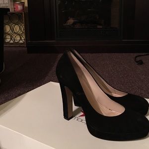 Black women's pumps