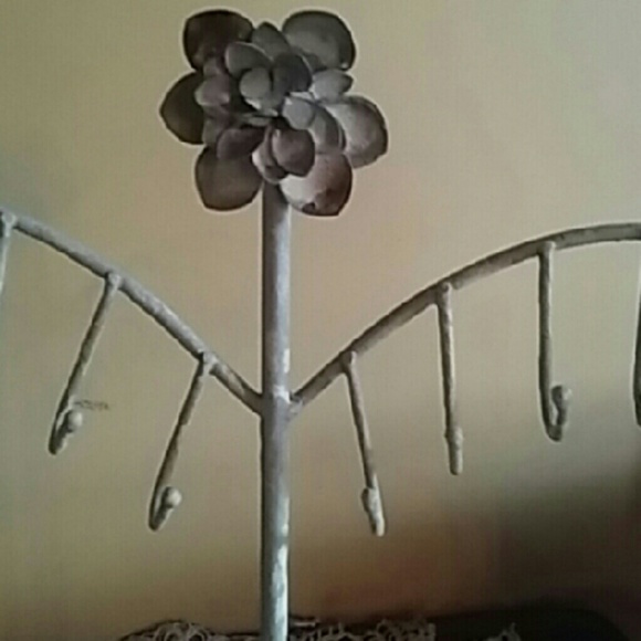 ❗CLEARANCE LAST ONE❗ Jewelry Display - Picture 3 of 4