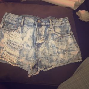 STUDDED / DISTRESSED/ BLEACHED HIGH-WAIST SHORTS😄