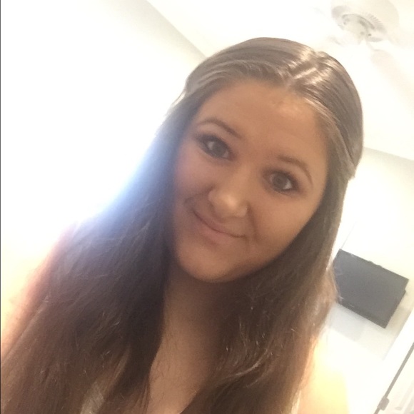 Meet your Posher, Alexis