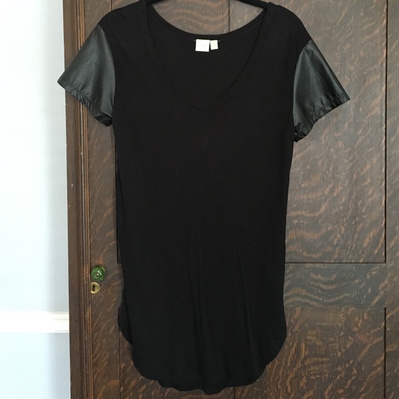 Black tshirt with pleather sleeves
