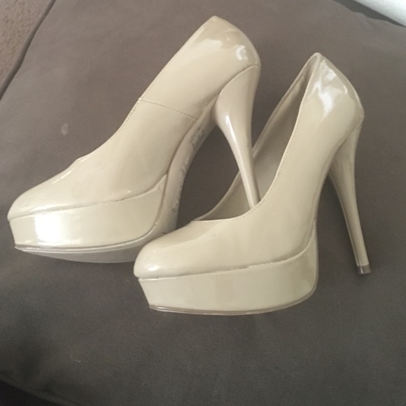 High heel pumps