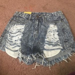HIGH WAIST SHORTS