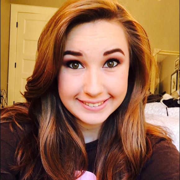 Meet your Posher, Blake Emily - Picture 2 of 4