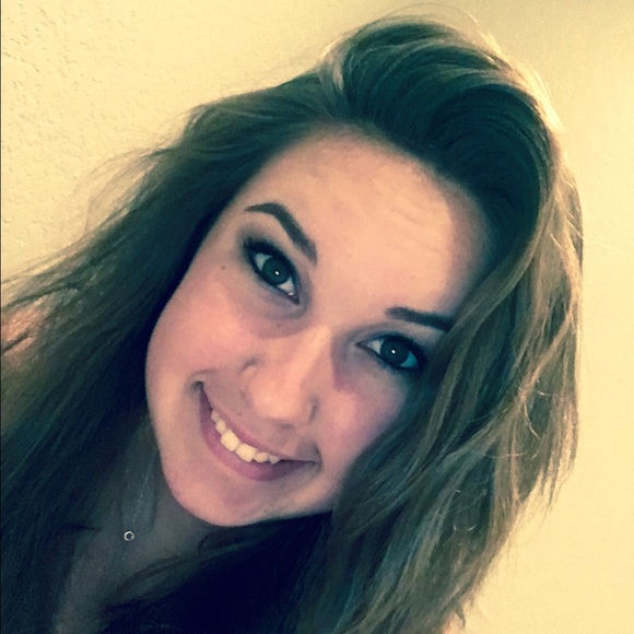 Meet your Posher, Blake Emily - Picture 3 of 4