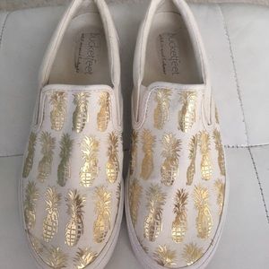Bucket feet gold and white pineapple slip ons
