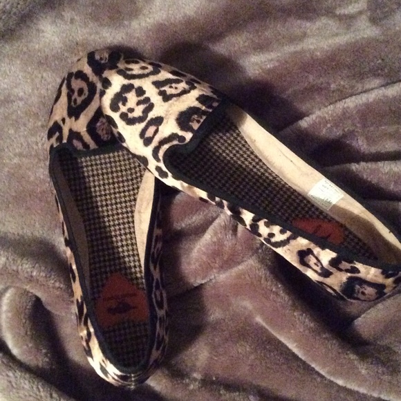 SOLD!! Cheetah print flats
