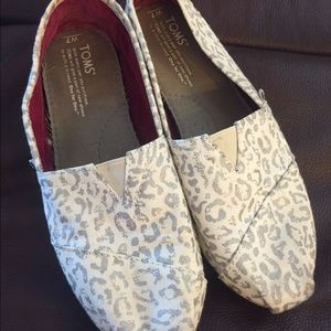 Cheetah print Toms