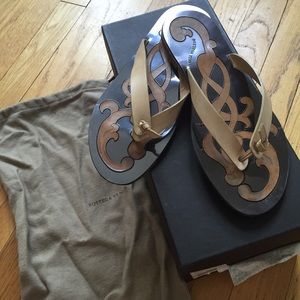Neutral Bottega Veneta Knotted Thong Sandal size 7