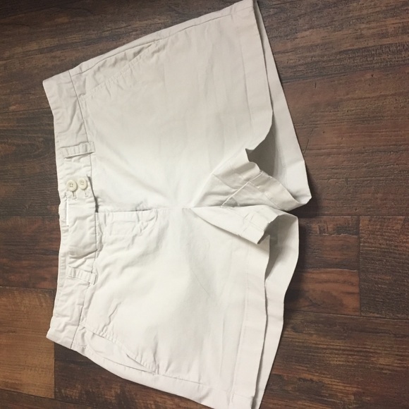 Vineyard vines khaki shorts - Picture 1 of 3