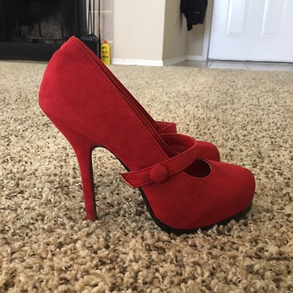 Adorable red swede heels! - Picture 1 of 4