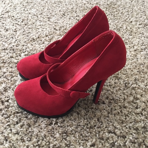 Adorable red swede heels! - Picture 2 of 4