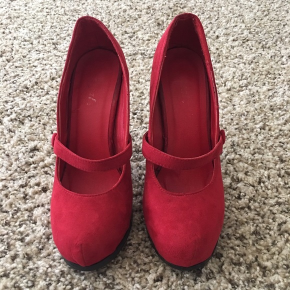 Adorable red swede heels! - Picture 3 of 4
