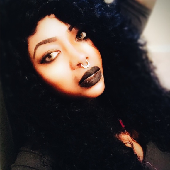 Meet your Posher, Monique