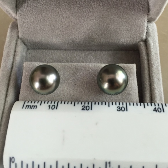9mm Tahitian pearl stud earrings