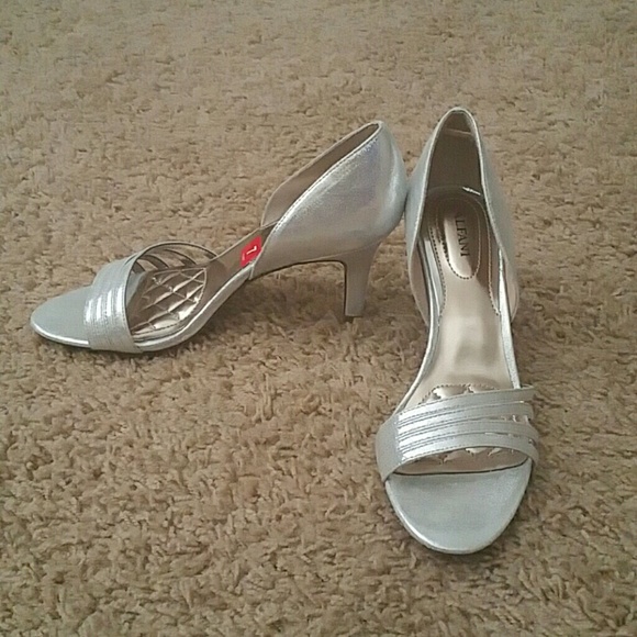 Alfani silver heals - Picture 2 of 5